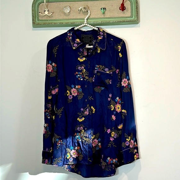 Johnny was Misty Ray on button-down shirt size small embroidered navy blue new - Picture 1 of 8